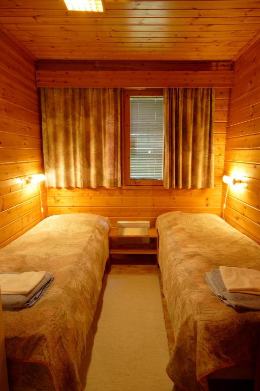 Postel nebo postele na pokoji v ubytování Jeris Lakeside Resort Cabins