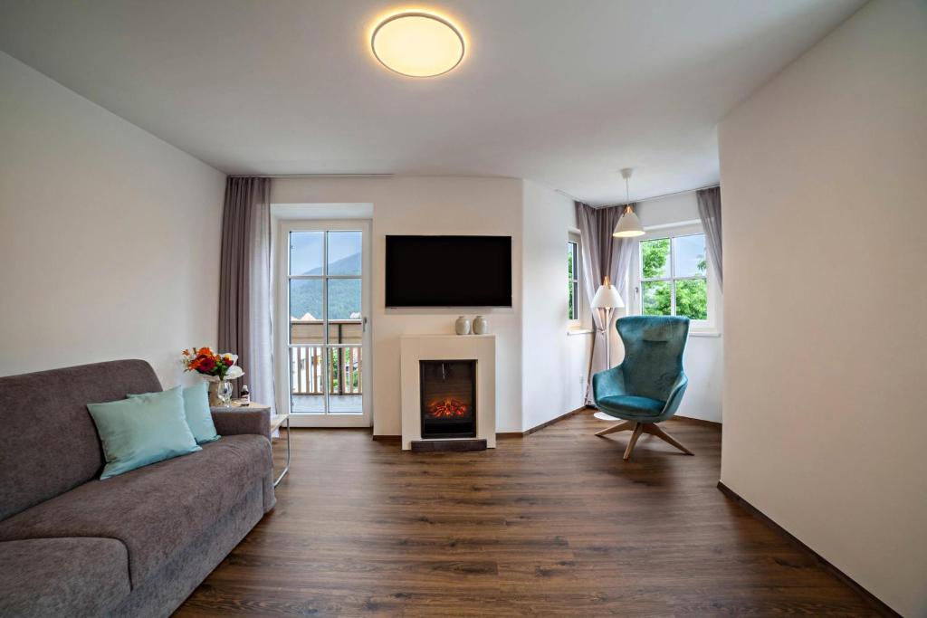 A television and/or entertainment centre at Engel Appartements Erker