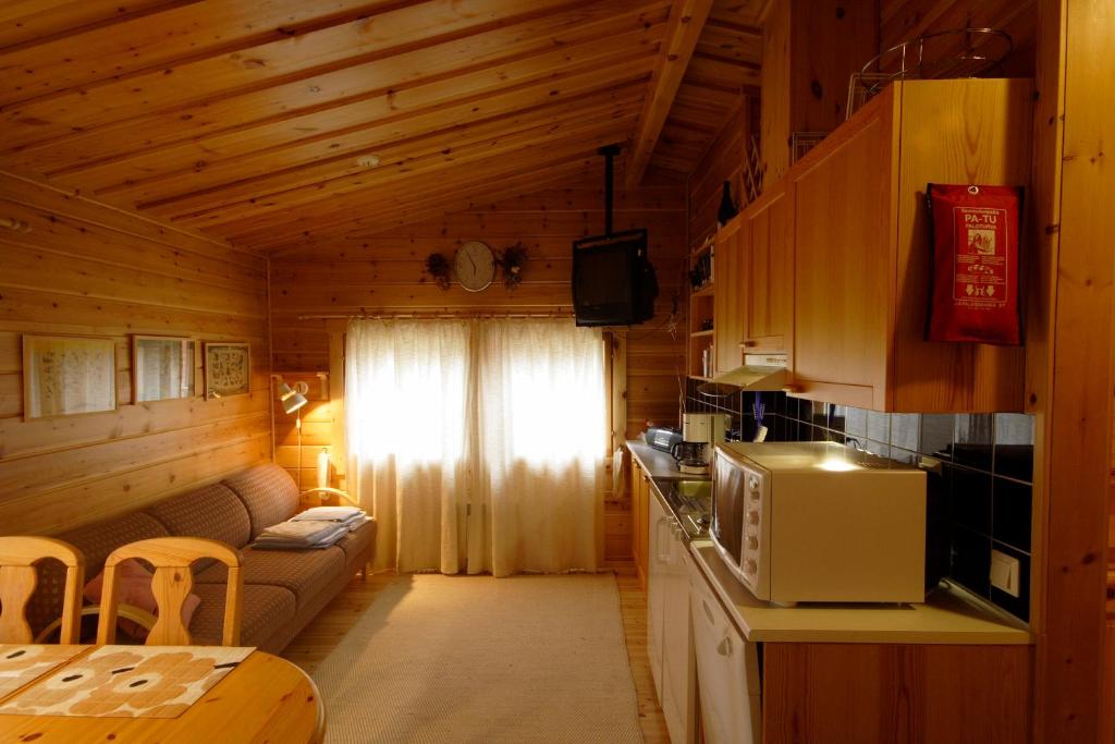 Kuchyň nebo kuchyňský kout v ubytování Jeris Lakeside Resort Cabins