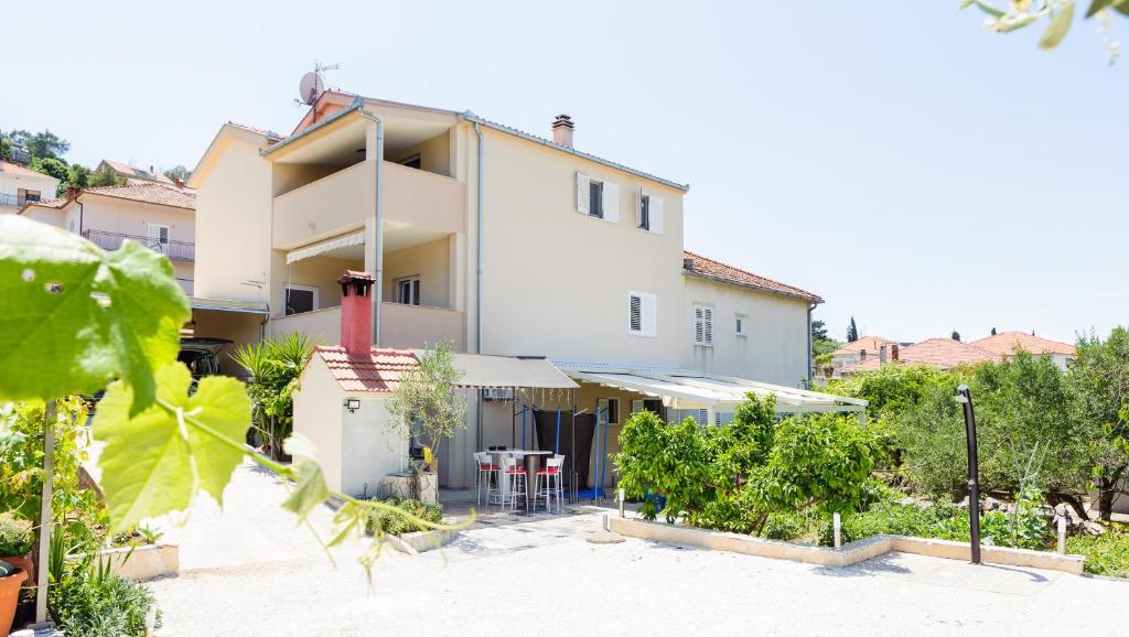 Budova, v ktorej sa apartmán nachádza