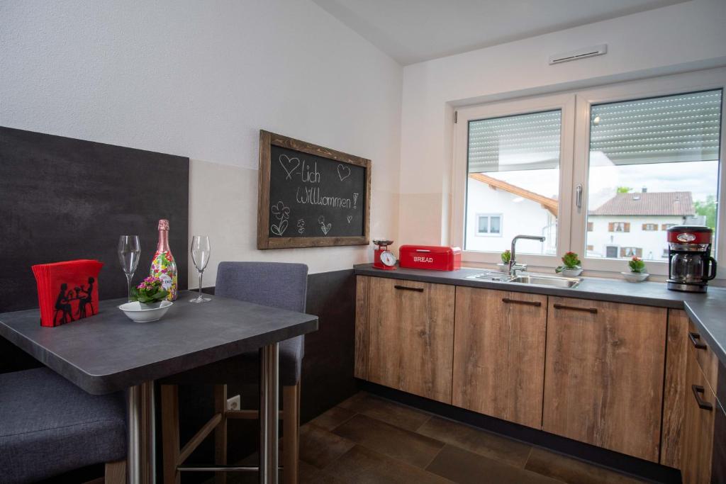 Kuchyň nebo kuchyňský kout v ubytování Ferienwohnung FühlDichWohl