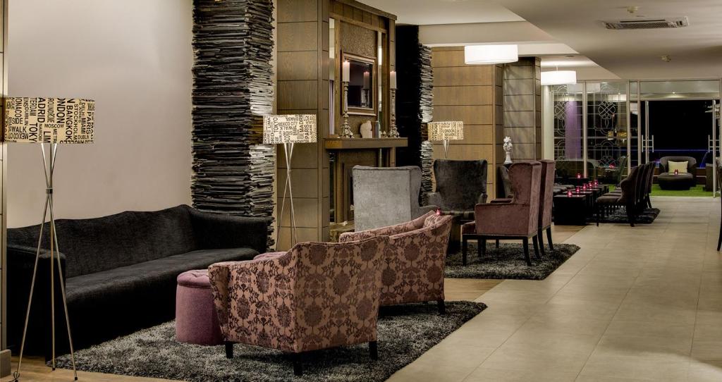 הלובי או אזור הקבלה ב-ANEW Hotel Hatfield Pretoria