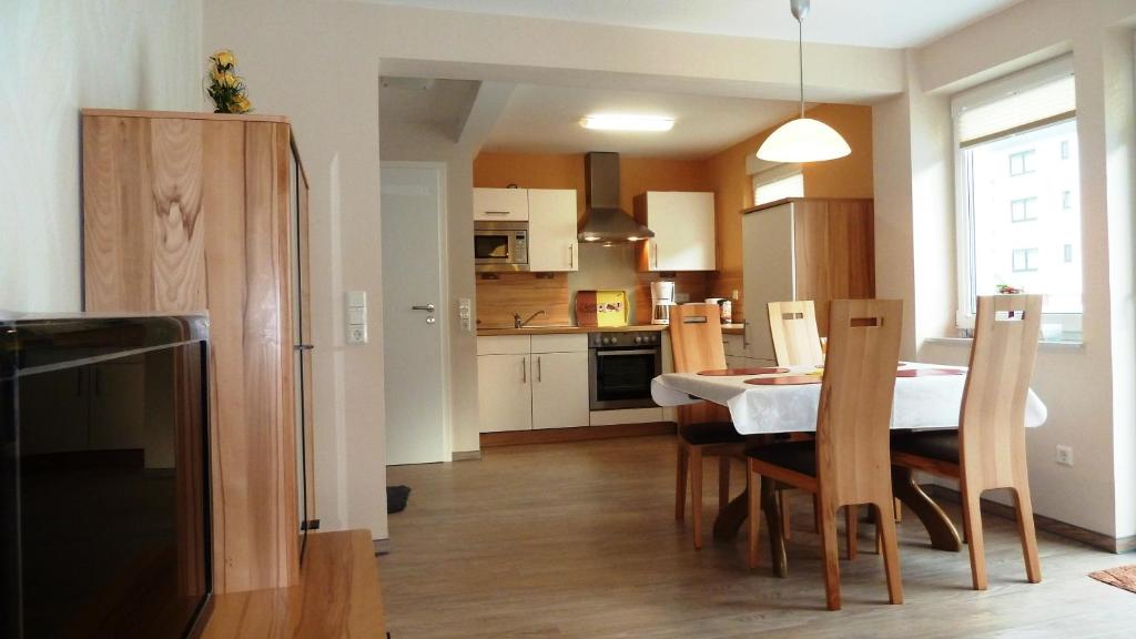 Ferienwohnungen Mittendrin - Two-Bedroom Apartment With Balcony