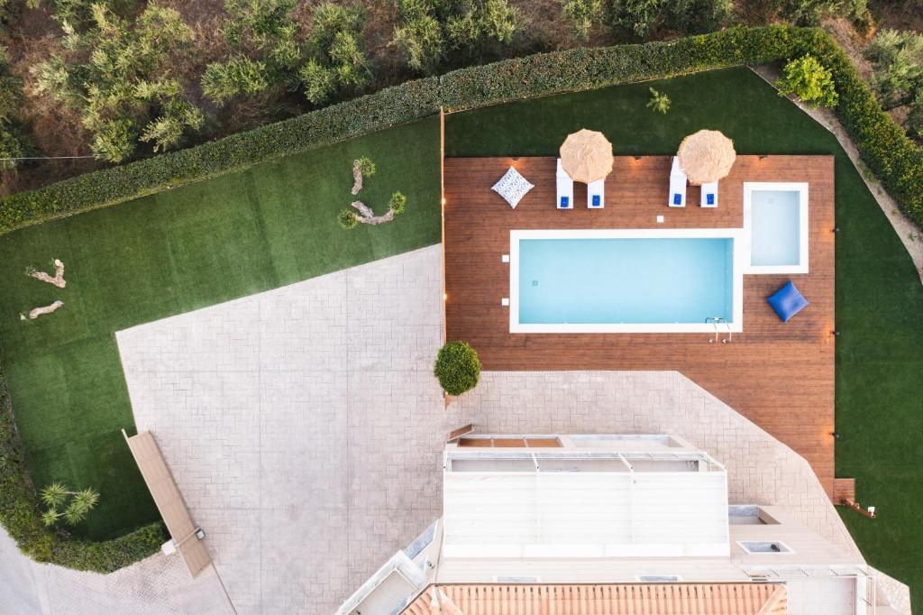 Bazén v ubytování Diomani Maison - Private Pool & Sea View, by ZanteWize nebo v jeho okolí