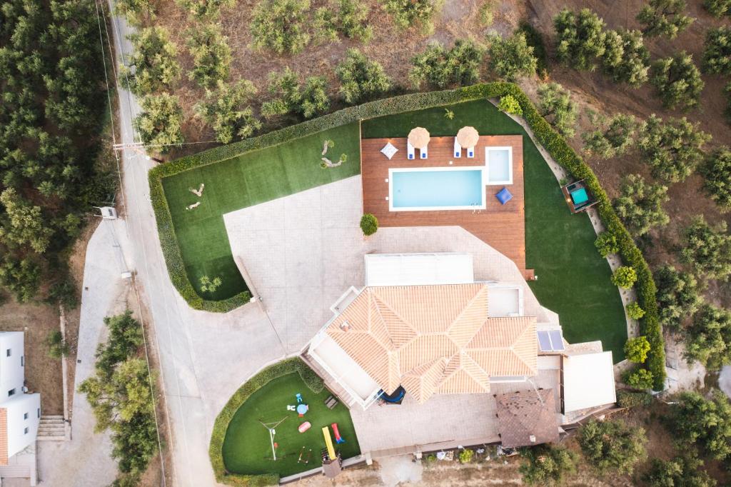 Bazén v ubytování Diomani Maison - Private Pool & Sea View, by ZanteWize nebo v jeho okolí