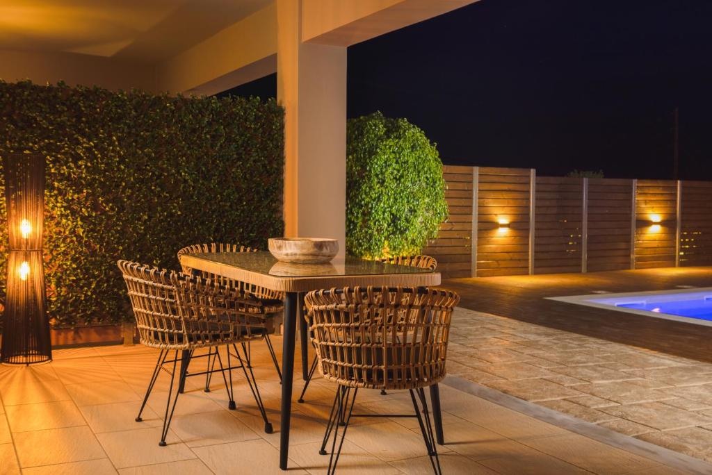 Bazén v ubytování Diomani Maison - Private Pool & Sea View, by ZanteWize nebo v jeho okolí