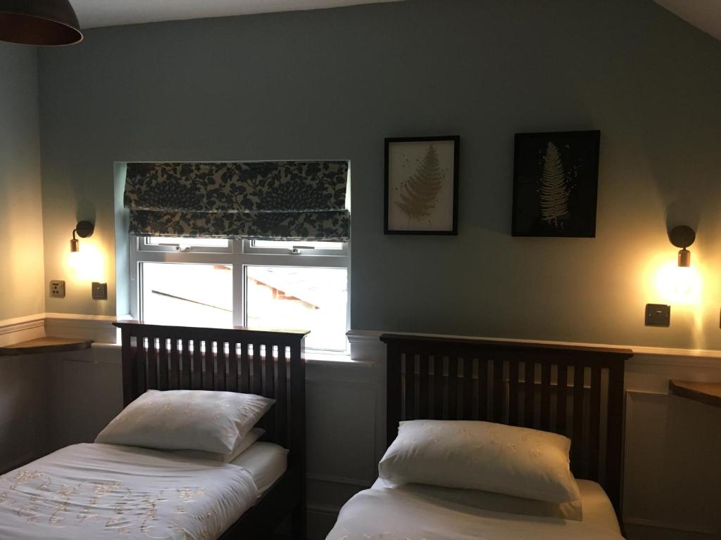 Postel nebo postele na pokoji v ubytování Twin Oaks Guest House
