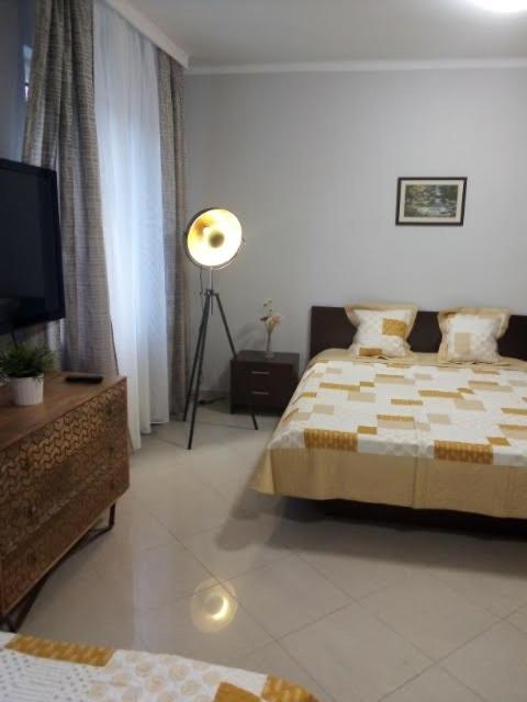 Posteľ alebo postele v izbe v ubytovaní Apartman Ráchegy