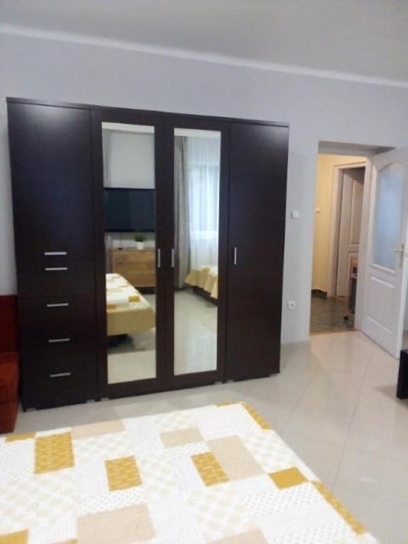 Posteľ alebo postele v izbe v ubytovaní Apartman Ráchegy