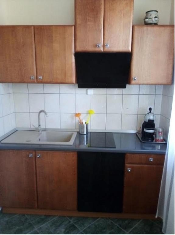 Kuchyňa alebo kuchynka v ubytovaní Apartman Ráchegy