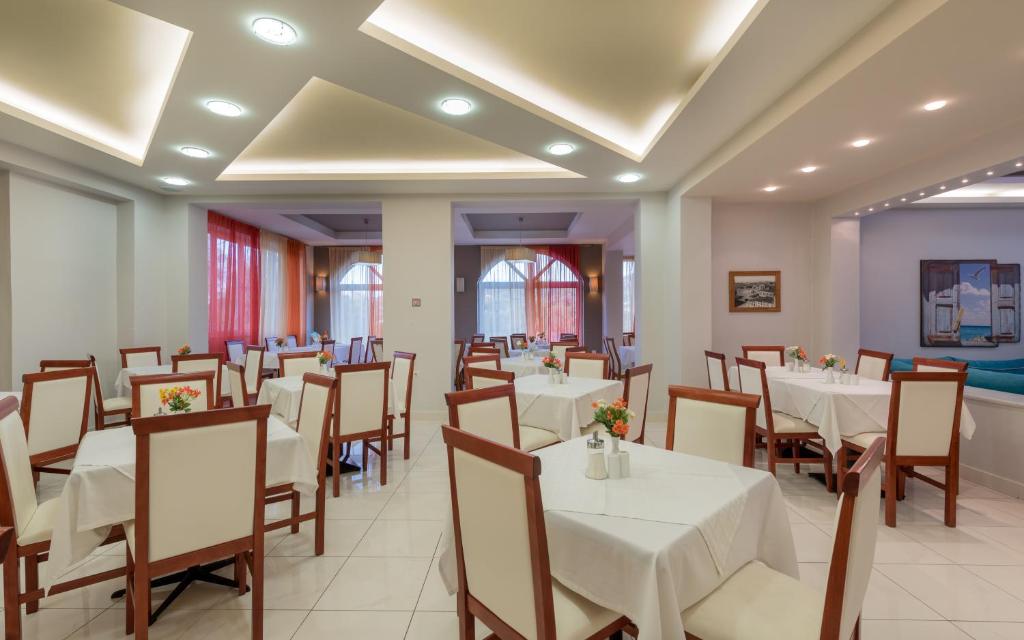 Restaurace v ubytování Dennys Inn Hotel