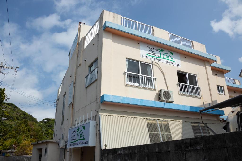 a white building with blue trim at kamekamehouse in Tokashiki