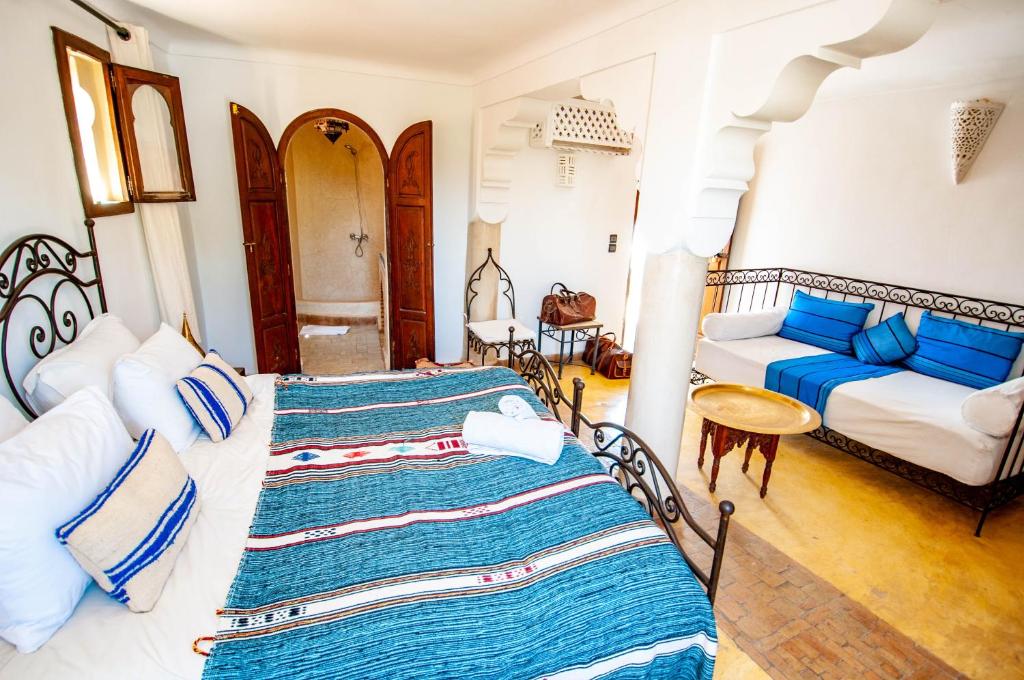 Postel nebo postele na pokoji v ubytování Hotel & Spa Riad Dar El Aila