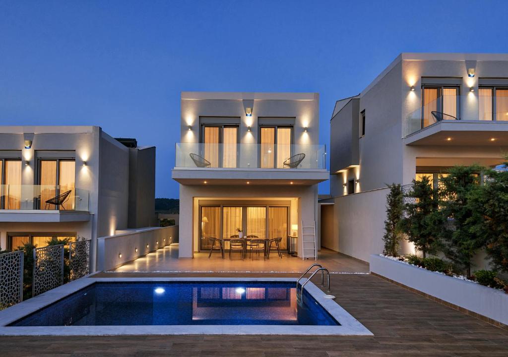 Bazén v ubytování Soleado Luxury Villas nebo v jeho okolí