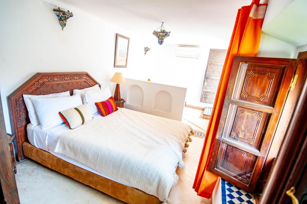 Postel nebo postele na pokoji v ubytování Hotel & Spa Riad Dar El Aila
