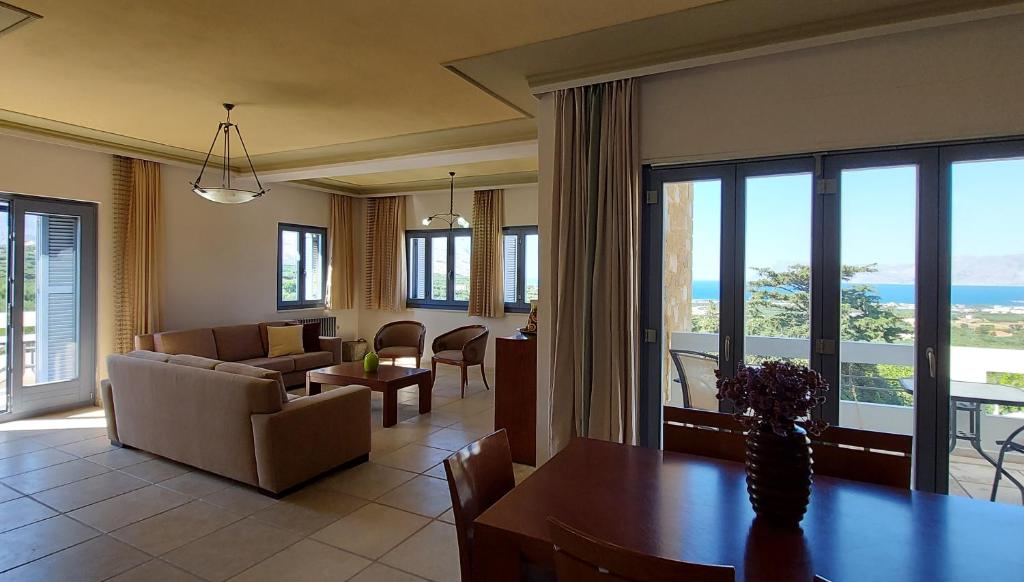 Posedenie v ubytovaní Villa "Thealia", 430 m2 with swimmg pool - sea view