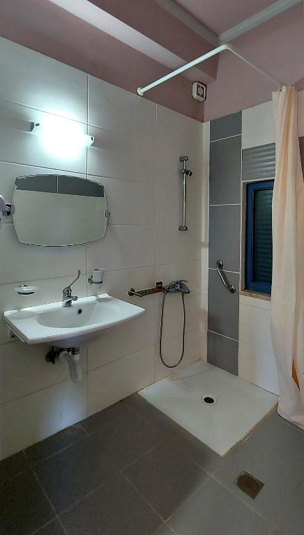 Kúpeľňa v ubytovaní Villa "Thealia", 430 m2 with swimmg pool - sea view