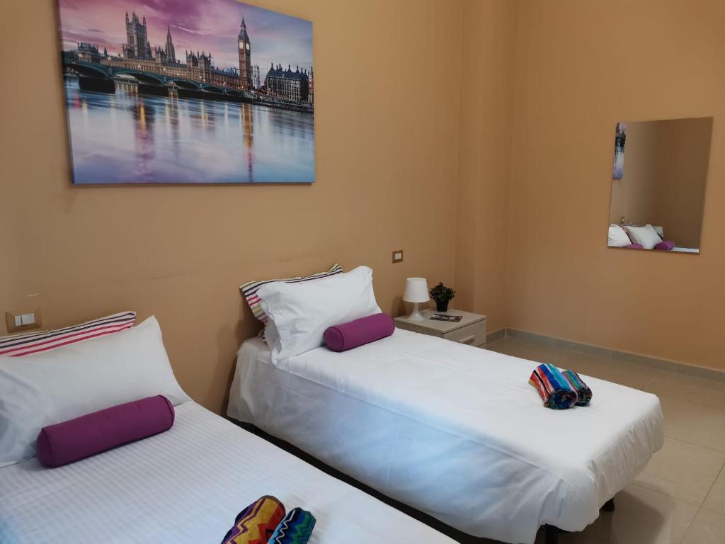 Posteľ alebo postele v izbe v ubytovaní Bnbook-Skyliner Train Station con due camere da letto