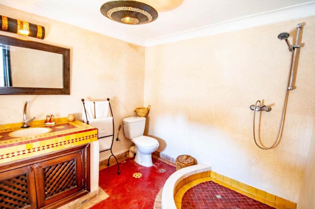 Koupelna v ubytování Hotel & Spa Riad Dar El Aila