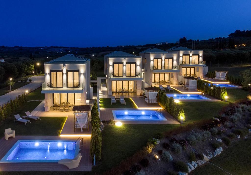 Bazén v ubytování Soleado Luxury Villas nebo v jeho okolí