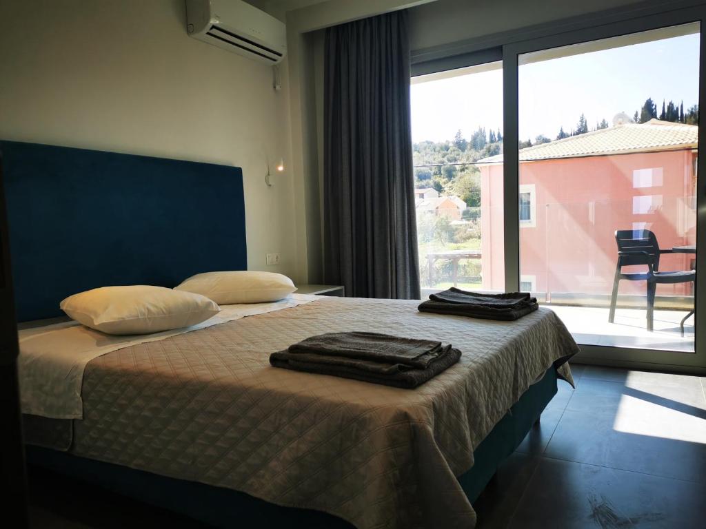 A bed or beds in a room at Anemona Beach apartments