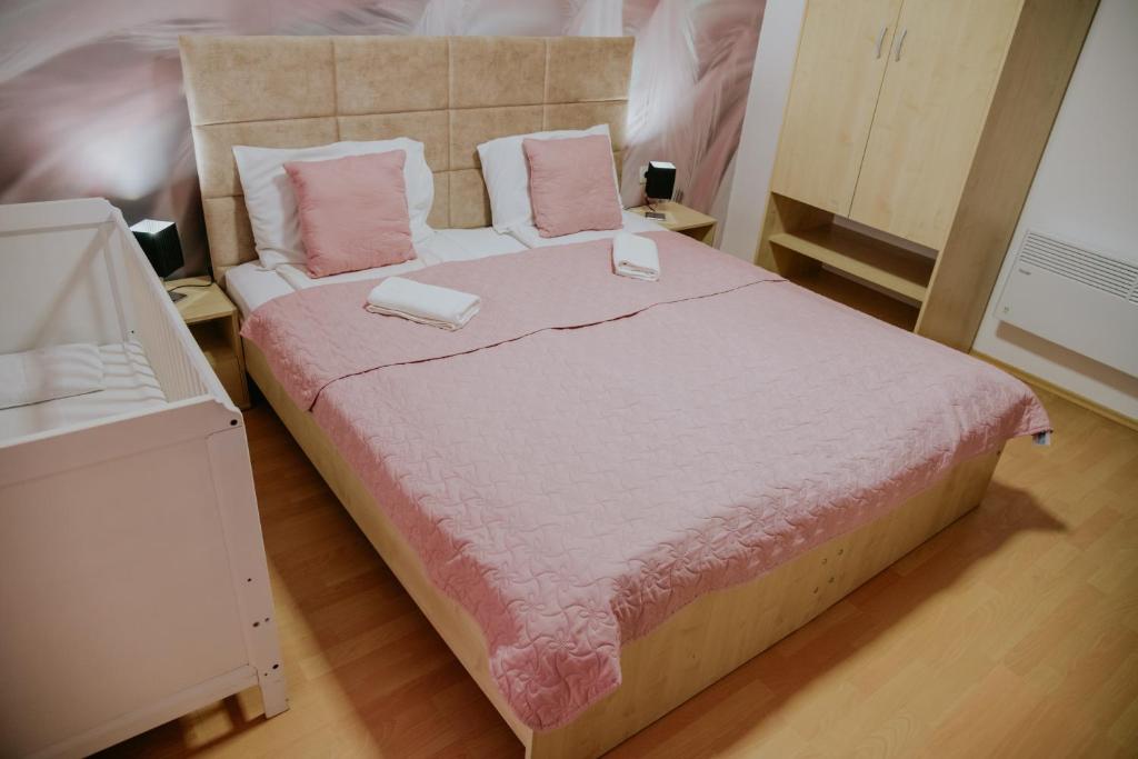 Postel nebo postele na pokoji v ubytování Vila Dinka
