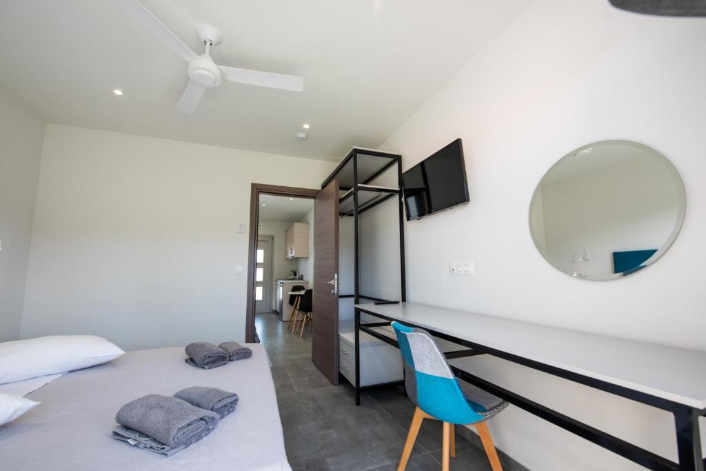 A bed or beds in a room at Anemona Beach apartments