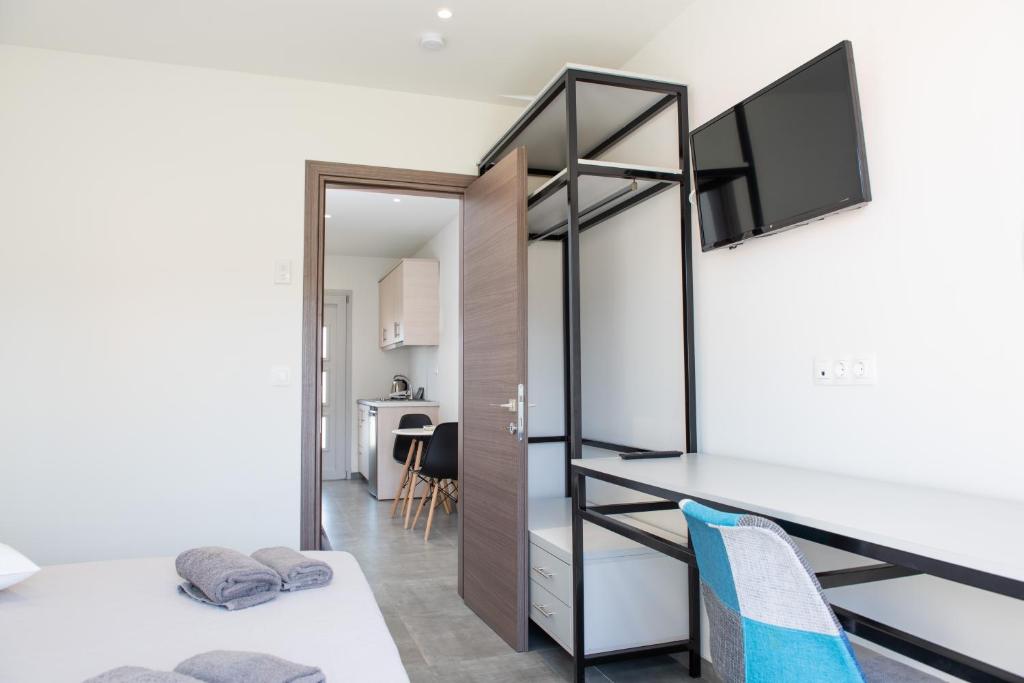 A bed or beds in a room at Anemona Beach apartments