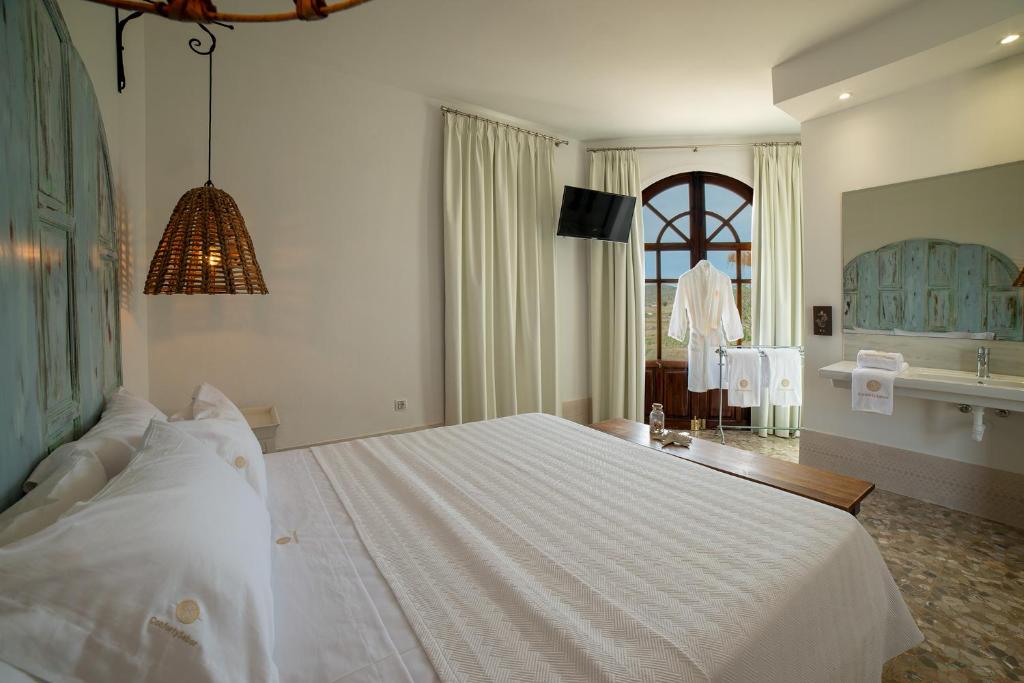 A bed or beds in a room at Finca Maltes San José