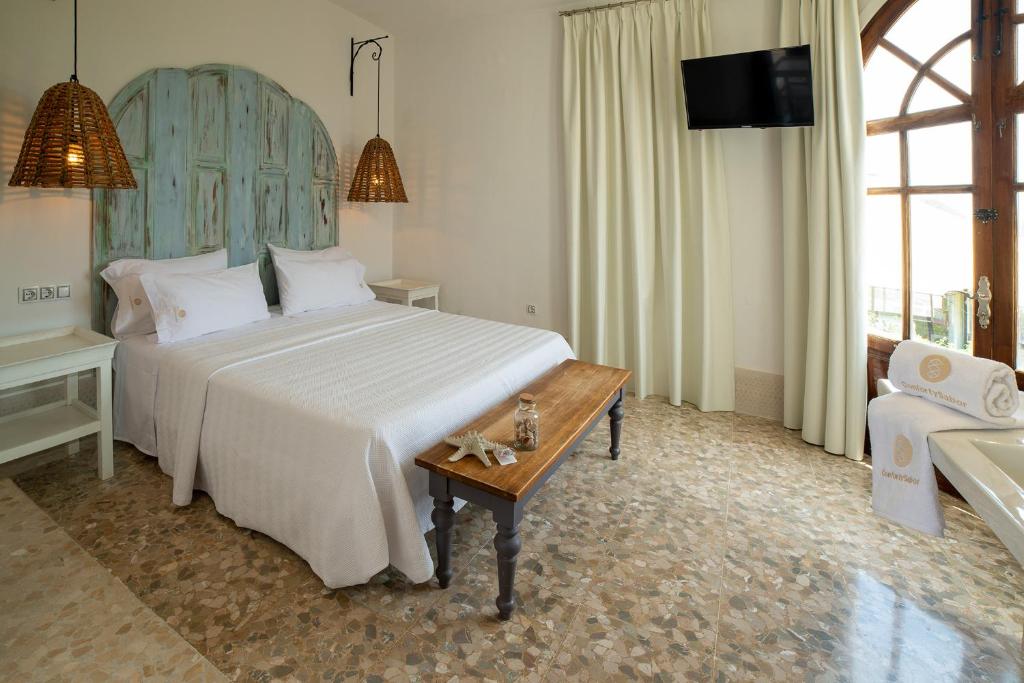 A bed or beds in a room at Finca Maltes San José