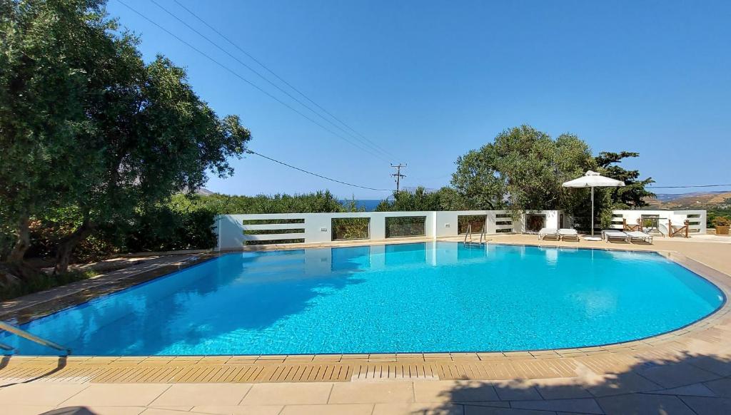 Bazén v ubytovaní Villa "Thealia", 430 m2 with swimmg pool - sea view alebo v jeho blízkosti