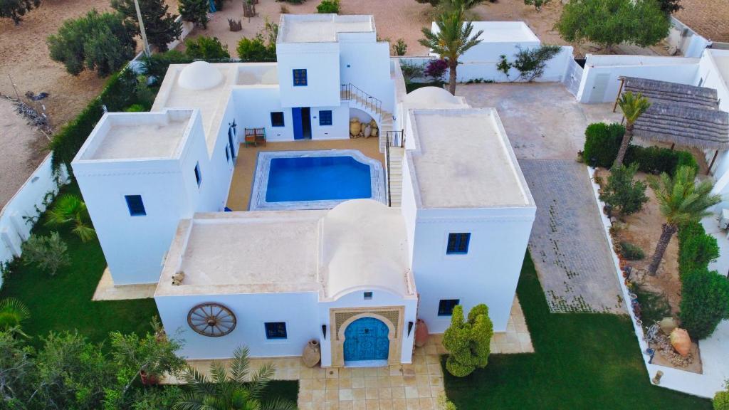 an aerial view of a house with a swimming pool at Villa Jasmin in Houmt Souk