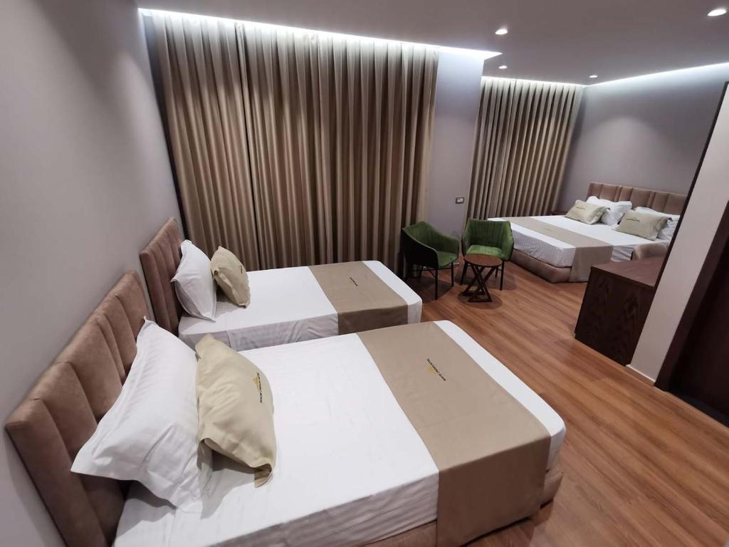 WHITE CROWN HOTEL - Image 6