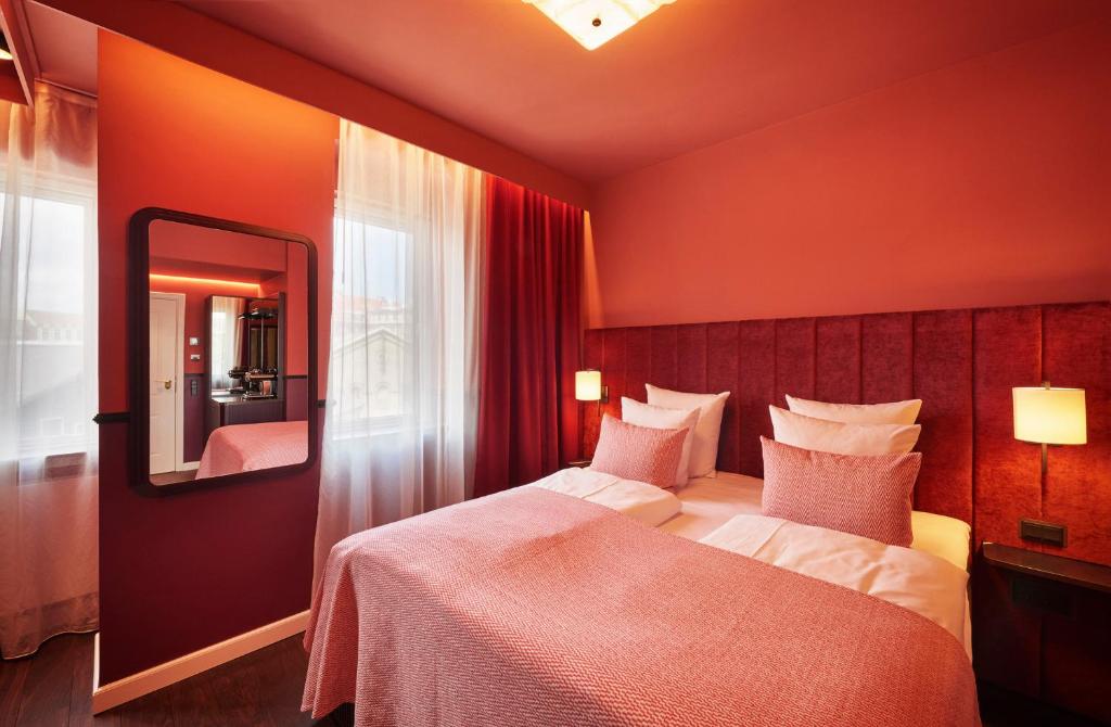 Postel nebo postele na pokoji v ubytování WIDE Hotel