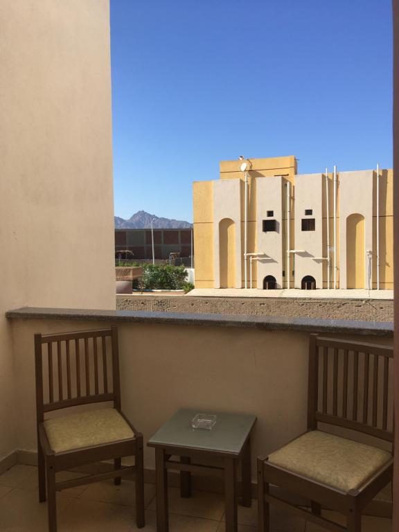 two chairs and a counter with a view of buildings at Villa 22 in Dahab