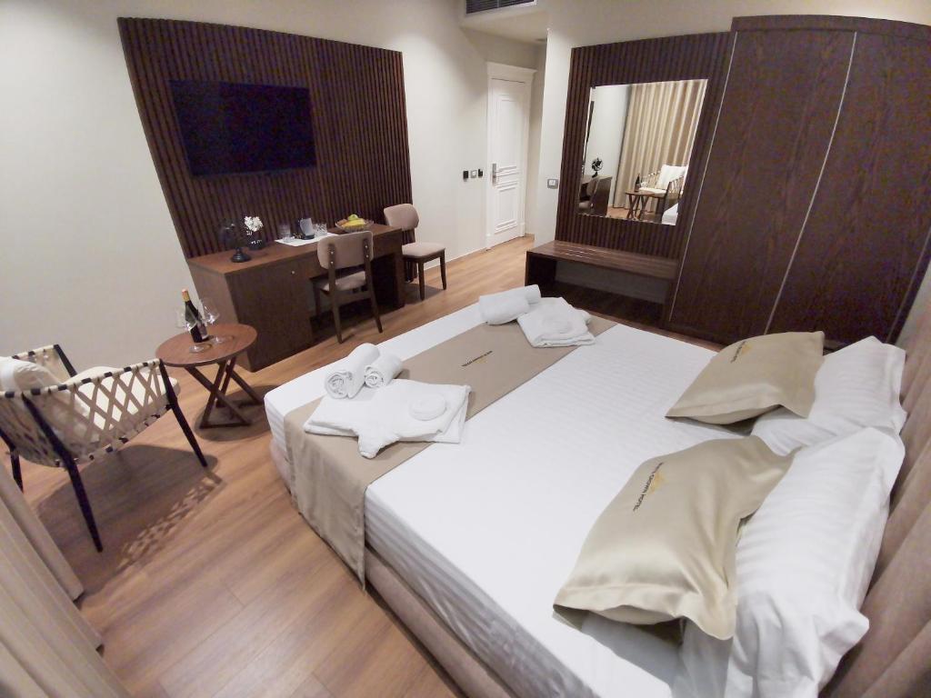 WHITE CROWN HOTEL - Deluxe Çift Kişilik Oda - Balkonlu