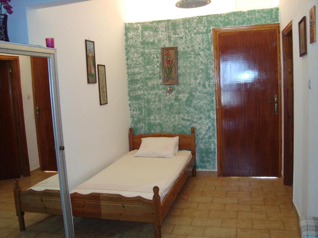 Postel nebo postele na pokoji v ubytování George's Apartments