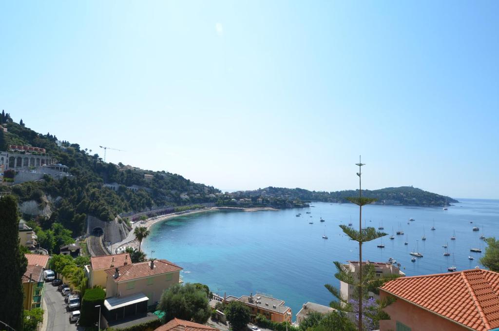 a view of a large body of water with boats in it at Appartement 4 personnes avec Vue Mer exceptionnelle à Villefranche-sur-Mer in Villefranche-sur-Mer