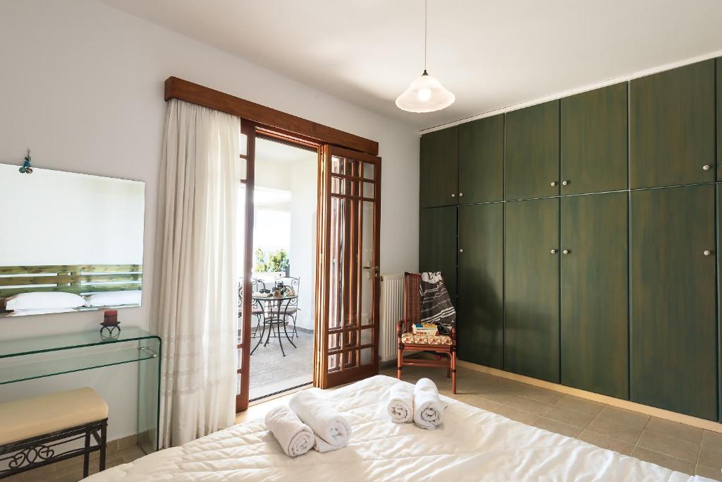 Postel nebo postele na pokoji v ubytování Emerald Dawn Villa