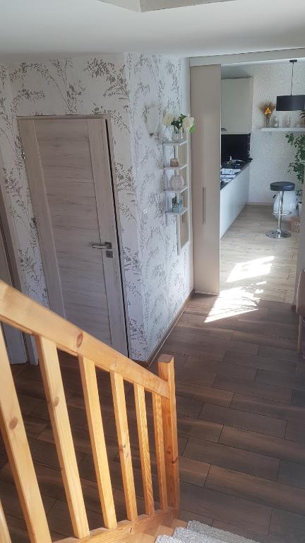 Kuchyňa alebo kuchynka v ubytovaní Dom Na Skarpie - Ucieczka Na Wieś - Samodzielne wejście na szyfr, 100m2