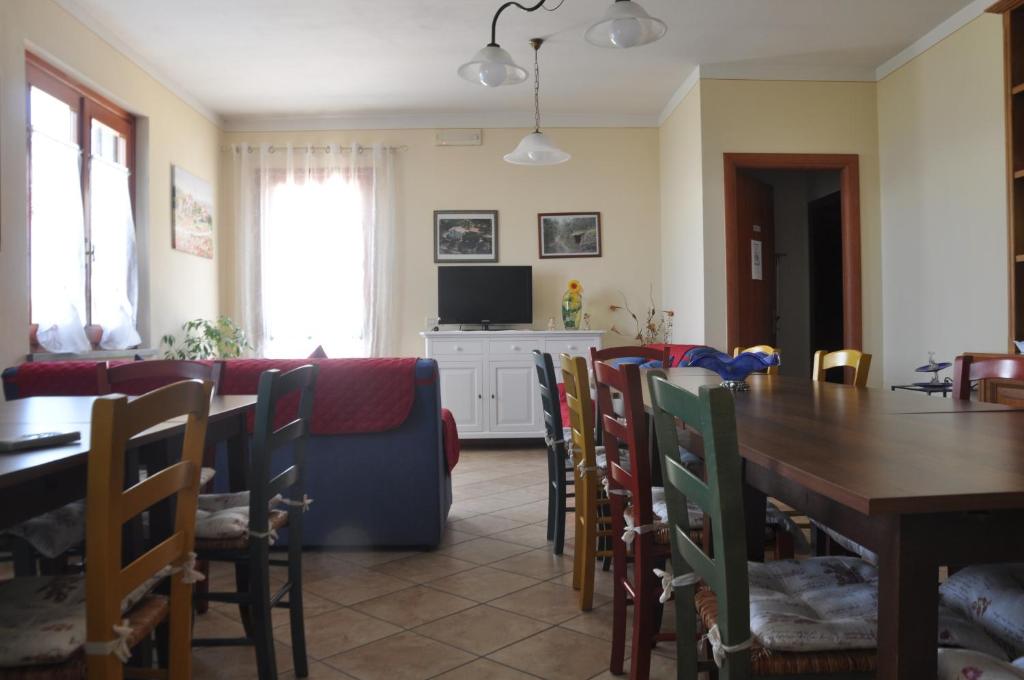 Posedenie v ubytovaní Podere Calistri