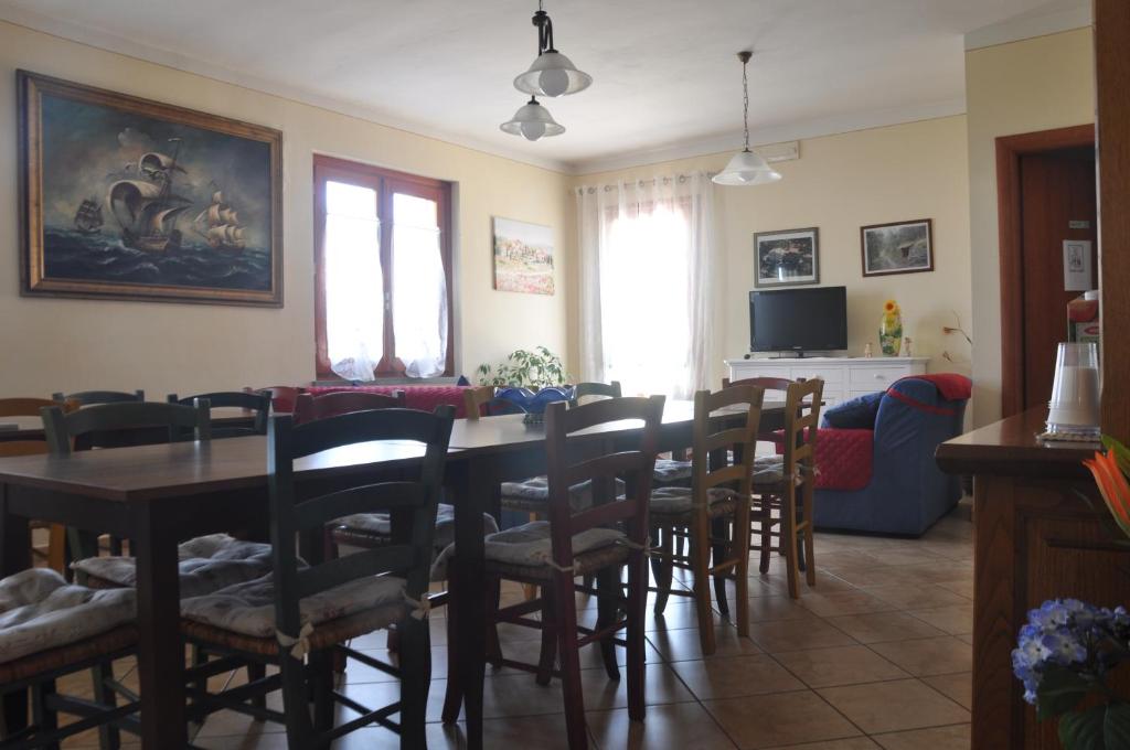 Posedenie v ubytovaní Podere Calistri