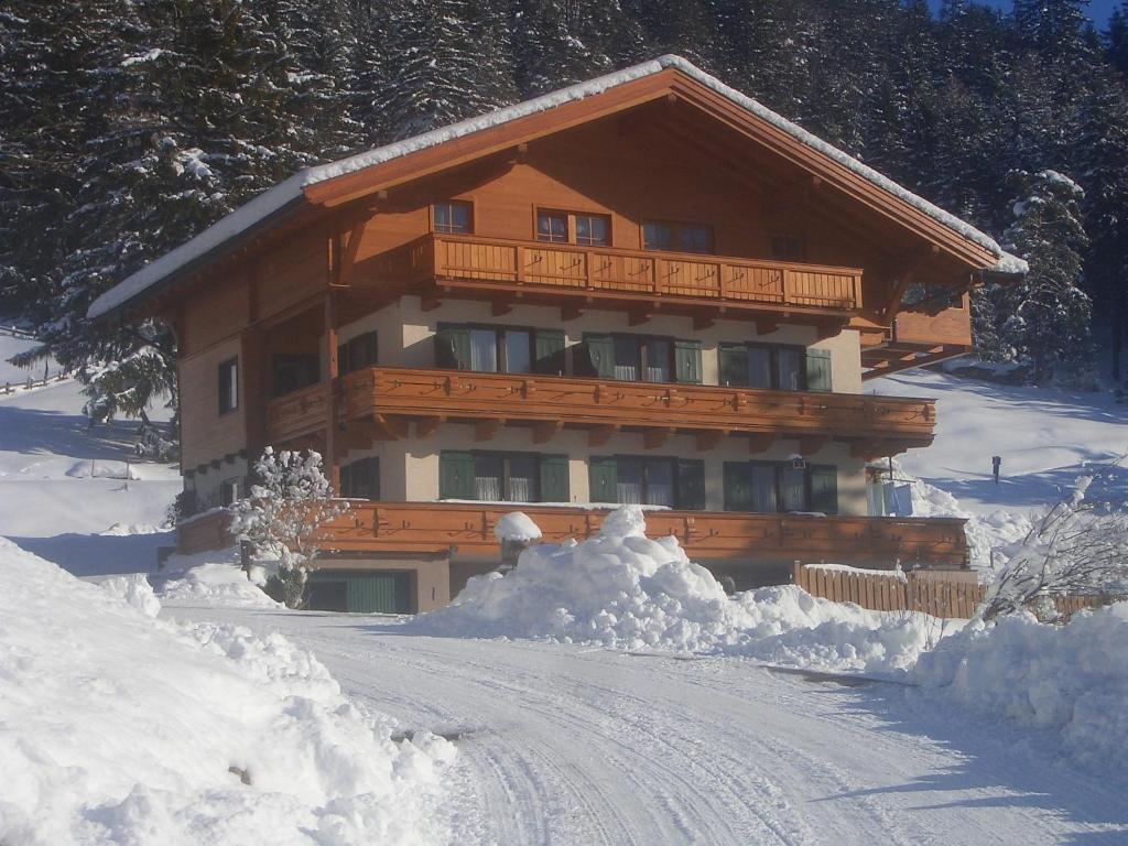 Haus Fernsebner v zime