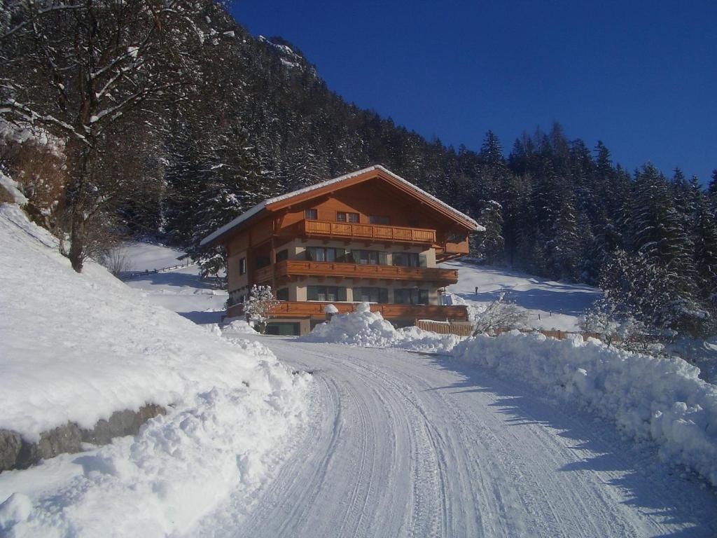Haus Fernsebner v zime