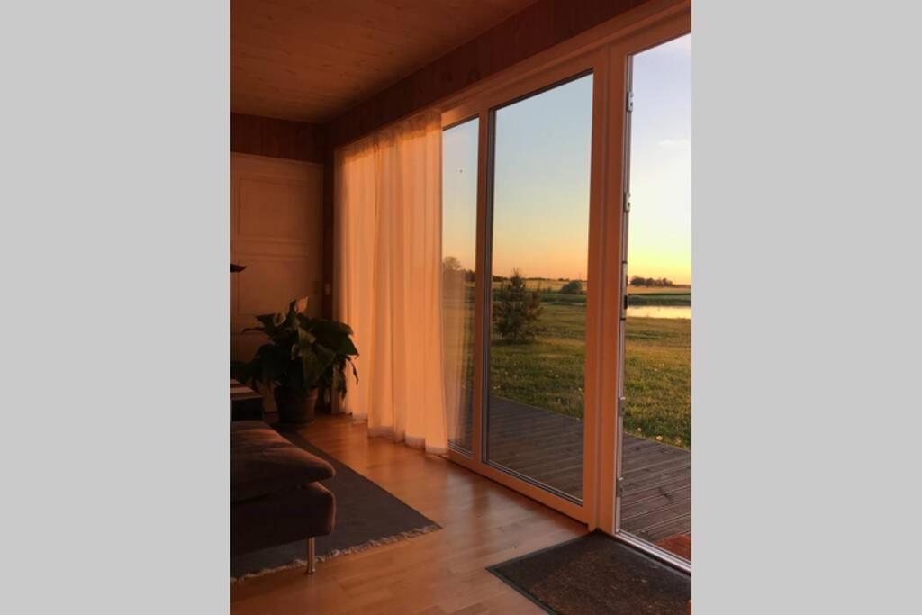 Fotografie z fotogalerie ubytování Cosy house by lake v destinaci Saku
