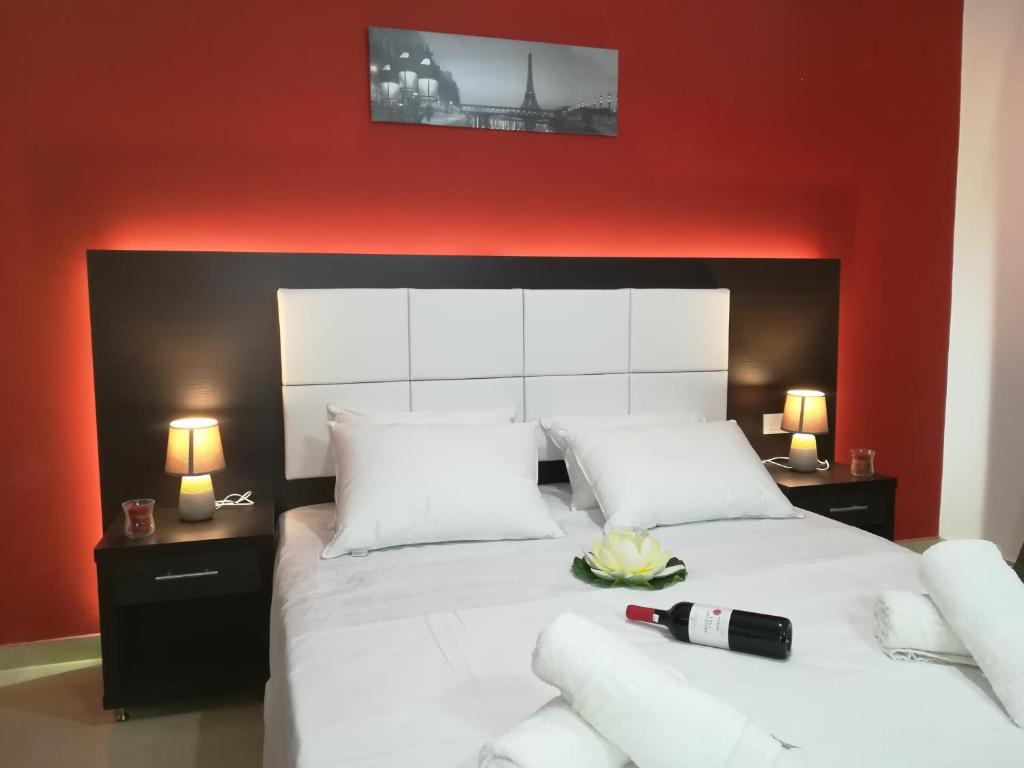 Кровать или кровати в номере Villa Antonis deluxe apartments
