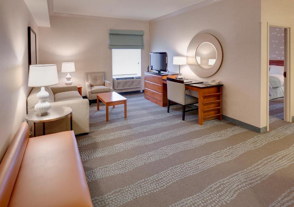 TV a/nebo společenská místnost v ubytování Niagara Fallsview Hotel & Suites