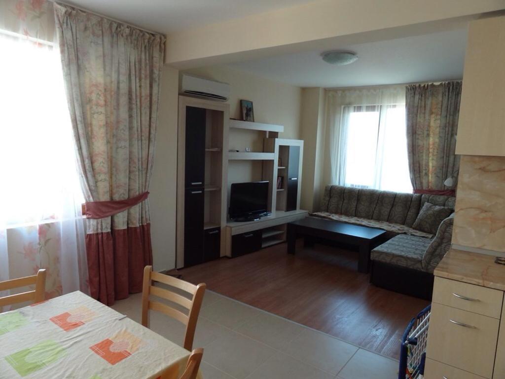Spacious Three-Room Apartment