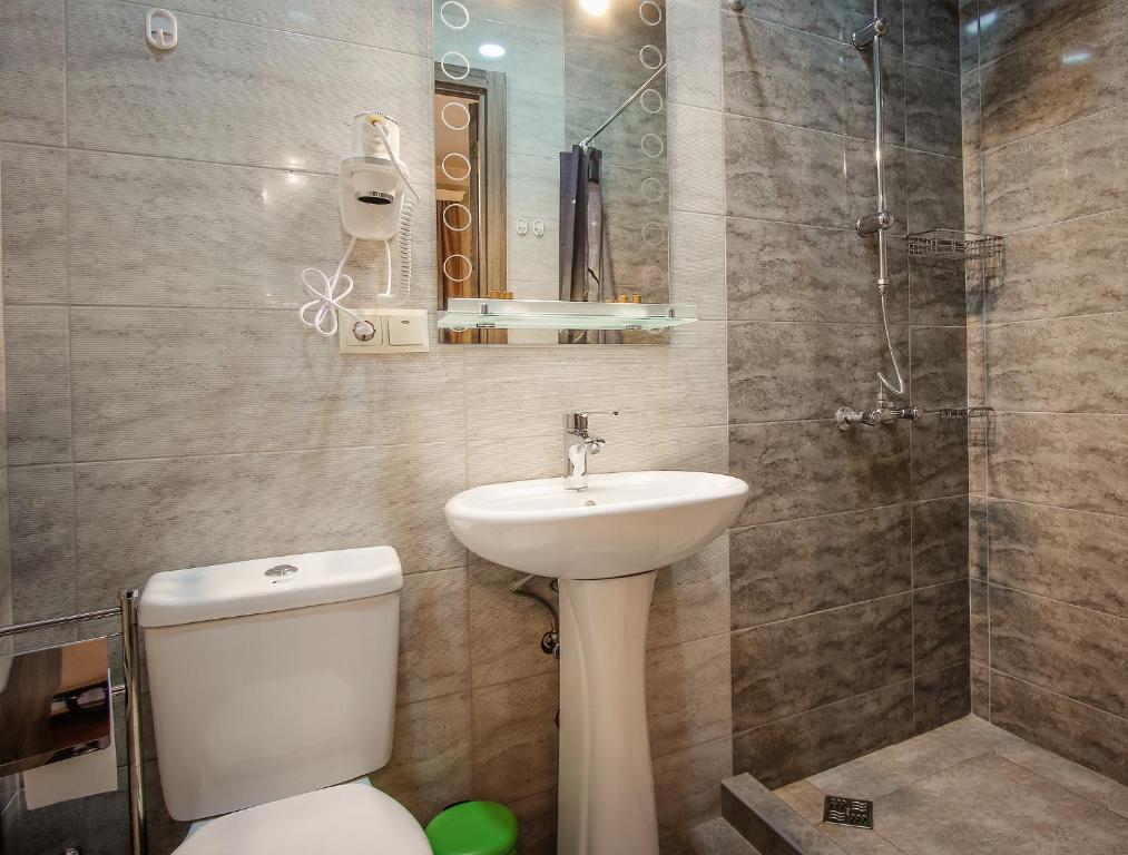 Hotel Toma's House - Habitación Doble De Lujo Con Balcón