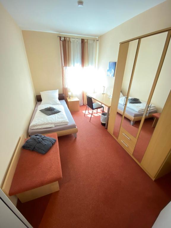 Ho(s)tel Ahrbergen - Single Room With Shared Bathroom